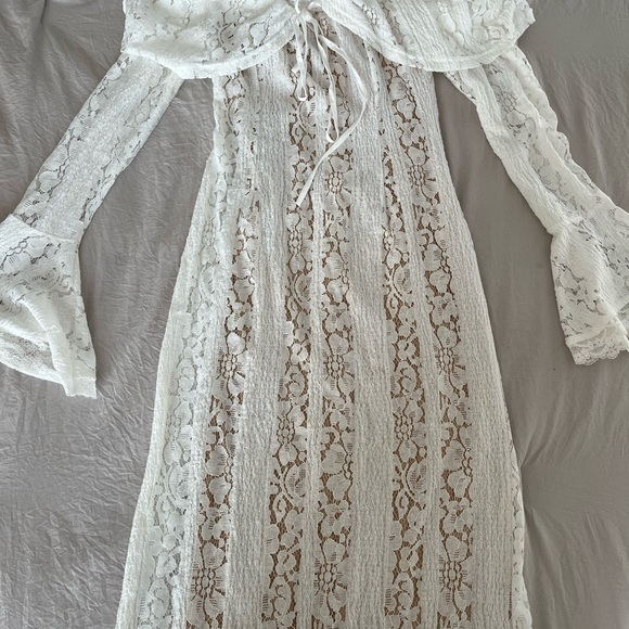 Elegant White Lace Off-Shoulder Dress - Picture 1 of 4